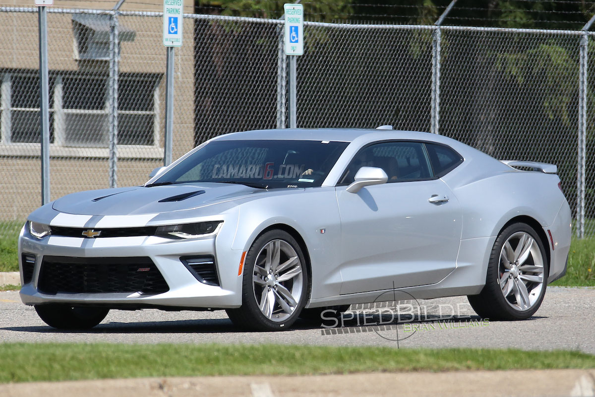Spotted: 2016 Silver Camaro SS with sunroof and stripes - CAMARO6