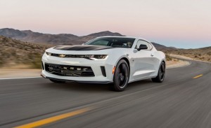 2017-Chevrolet-Camaro-V-6-1LE-112-876x535