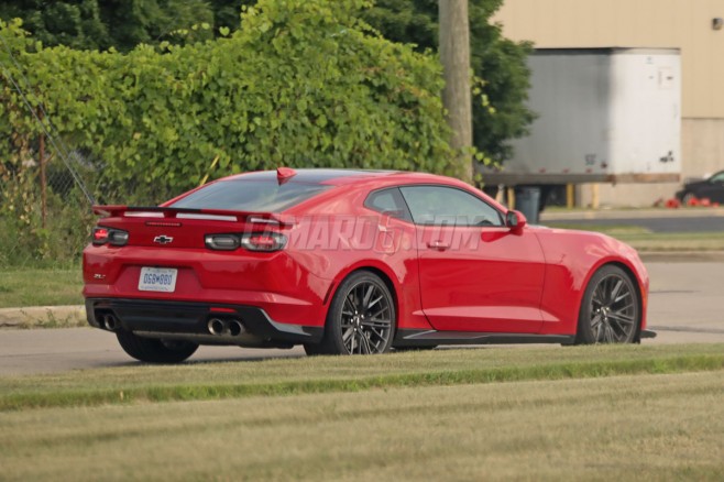 2019-Camaro-ZL1_010